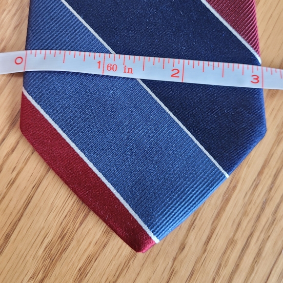 DION tie. Italian silk. Handmade in Canada. Excellent condition. - Picture 6 of 6